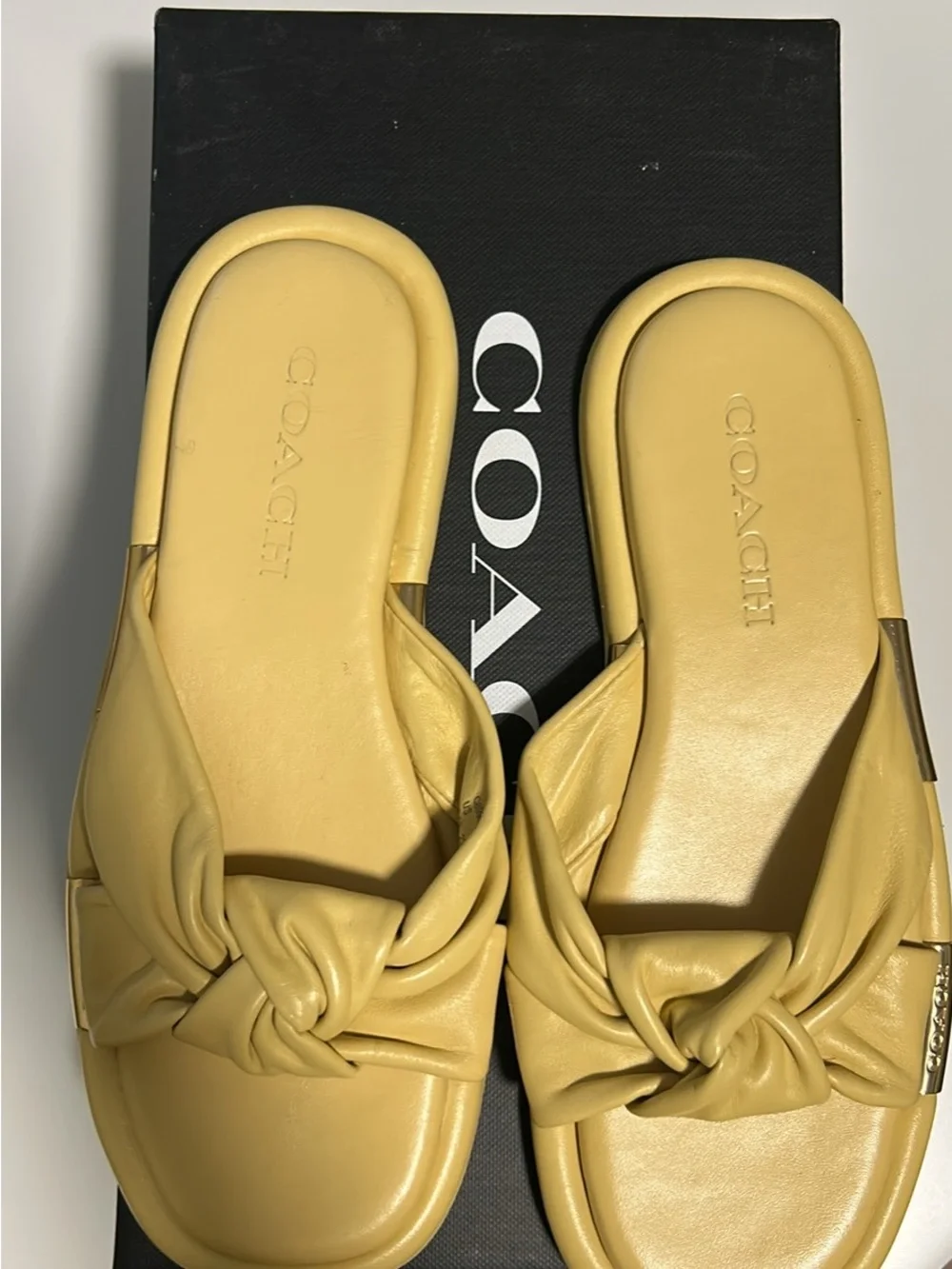 Coach elegant slip